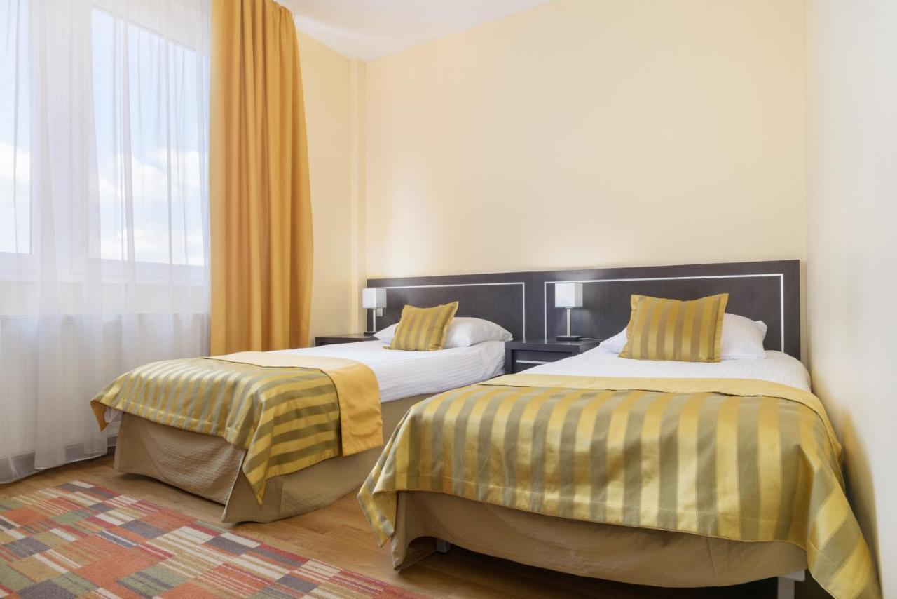 Hotel Safir Познань Екстер'єр фото