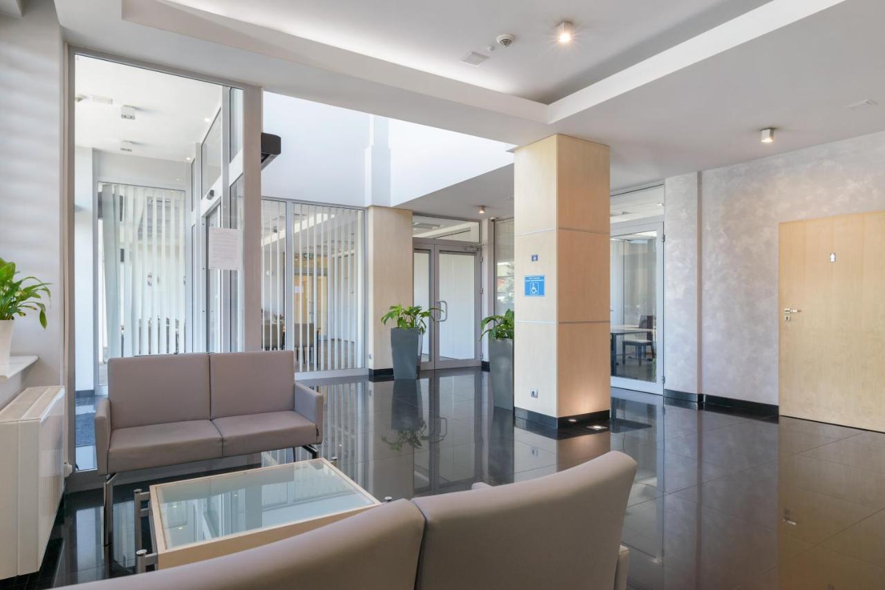 Hotel Safir Познань Екстер'єр фото