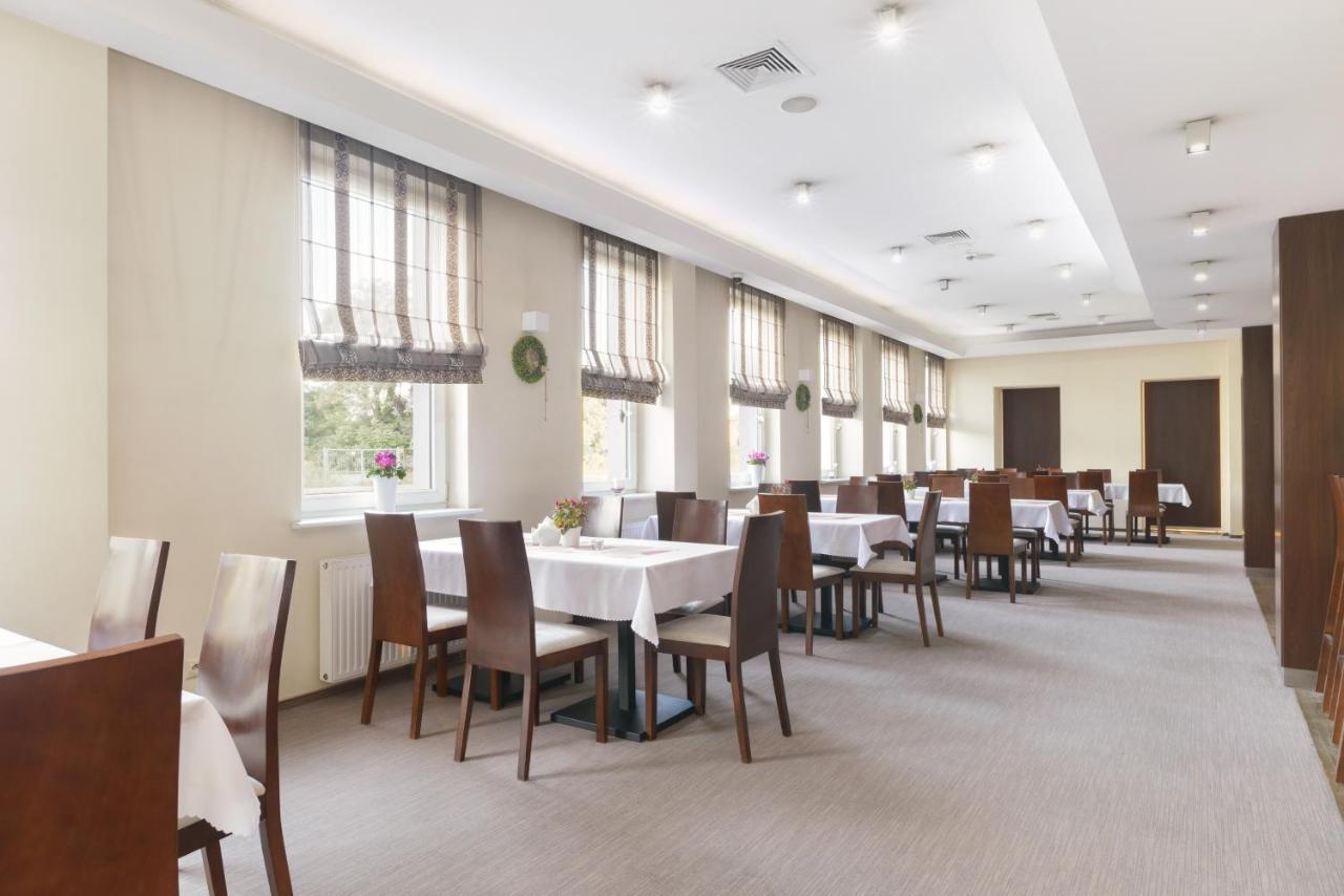 Hotel Safir Познань Екстер'єр фото