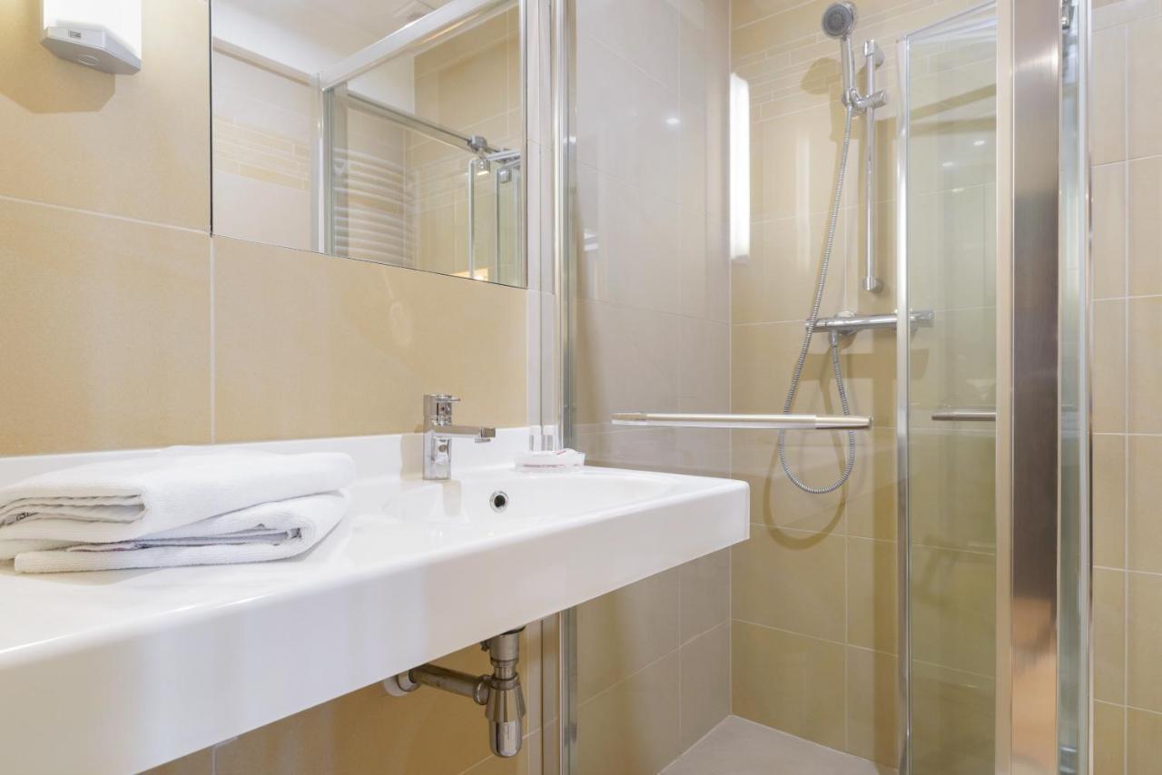 Hotel Safir Познань Екстер'єр фото
