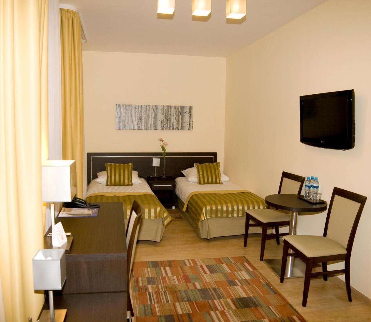 Hotel Safir Познань Екстер'єр фото